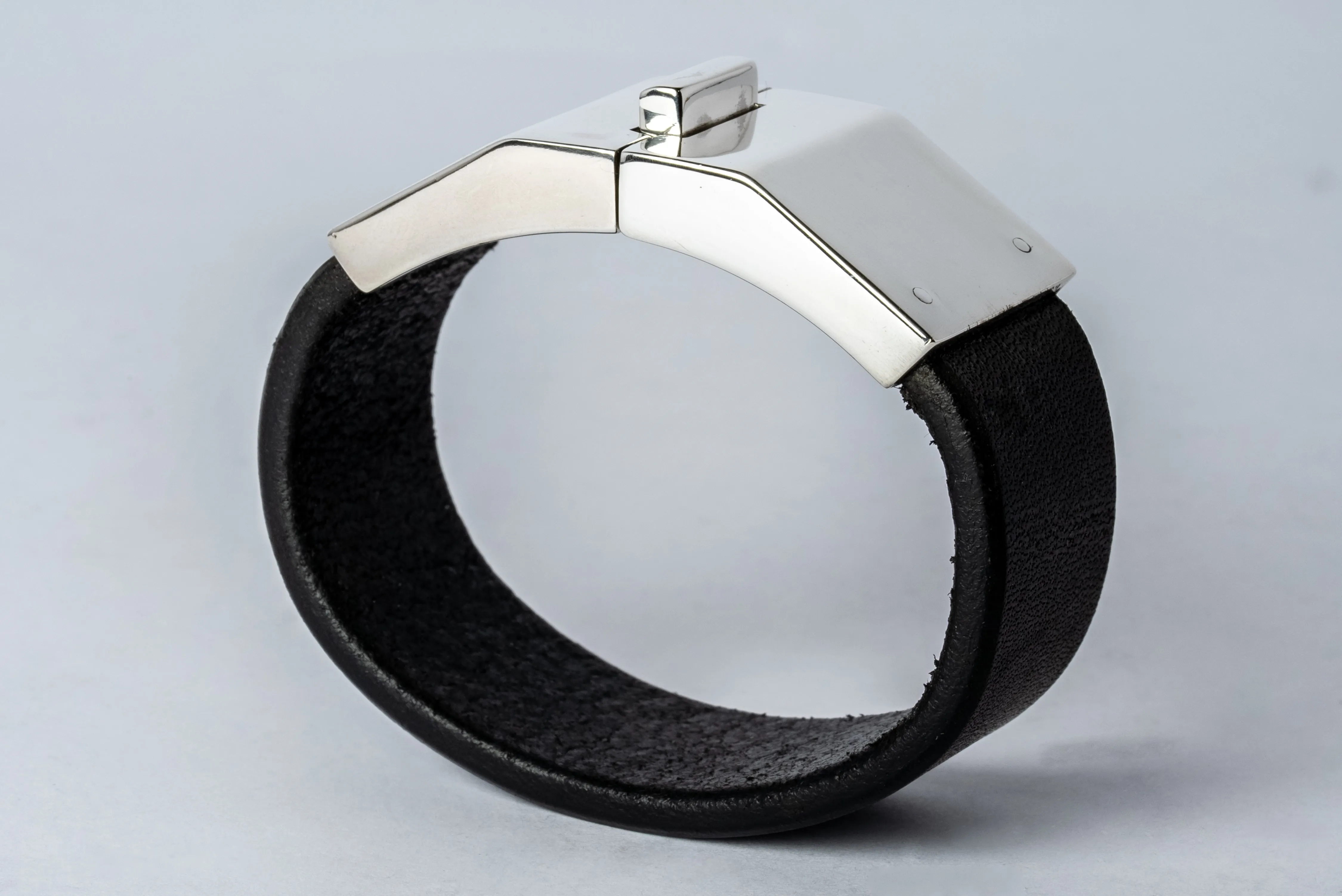 Box Lock Bracelet (Facet, Narrow, BLK PA)
