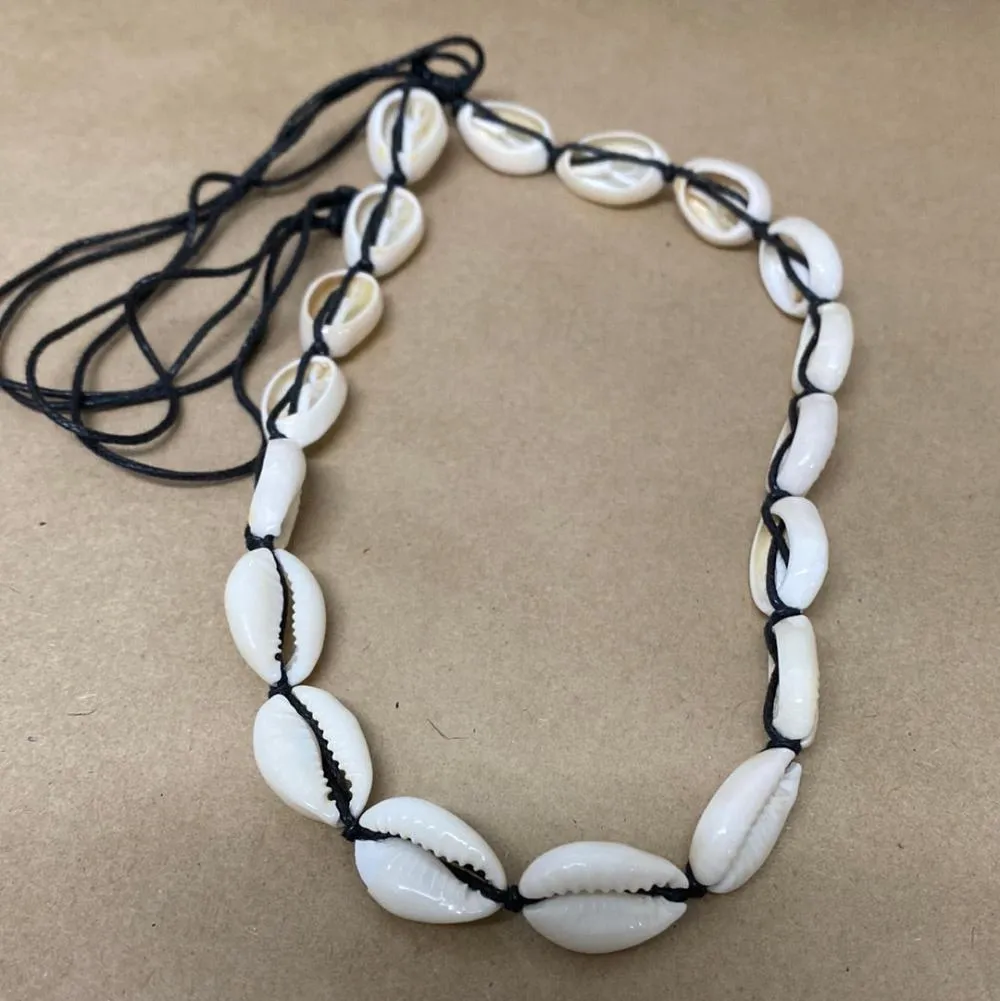 Cowrie Shell Necklace (1) - 1 size fits all - Black
