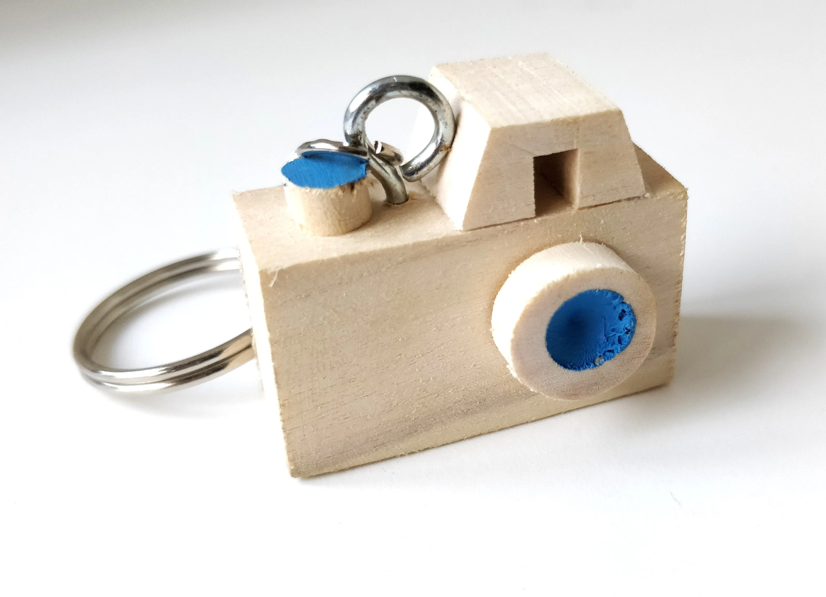 IVEI Wooden Camera Shaped Keyring Set of 5