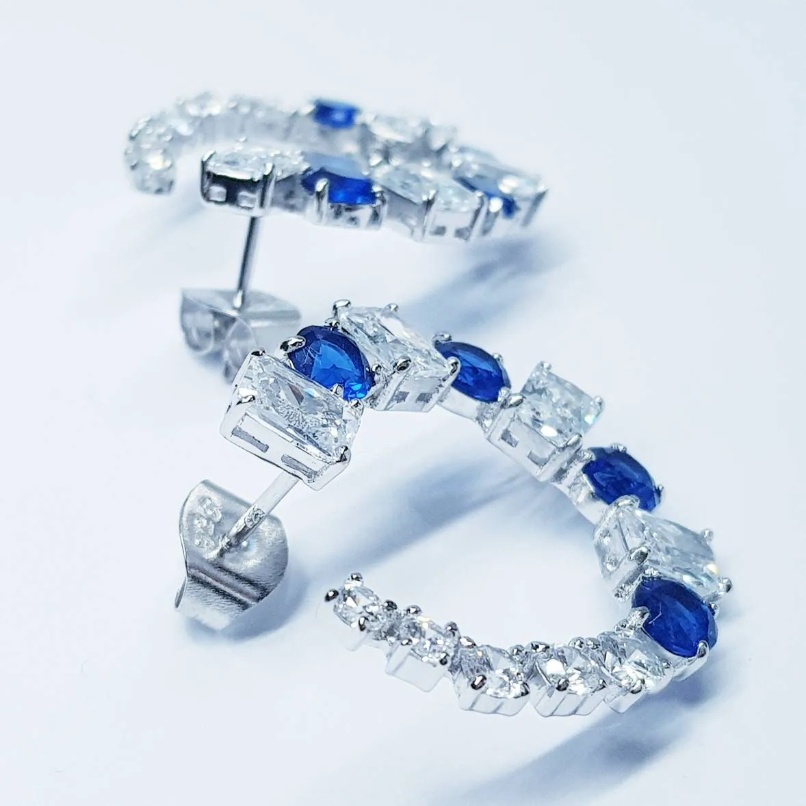 Sapphire blue earrings, stud earrings, birthstone earrings, September earrings, Chic vintage earrings, elegant stud earrings