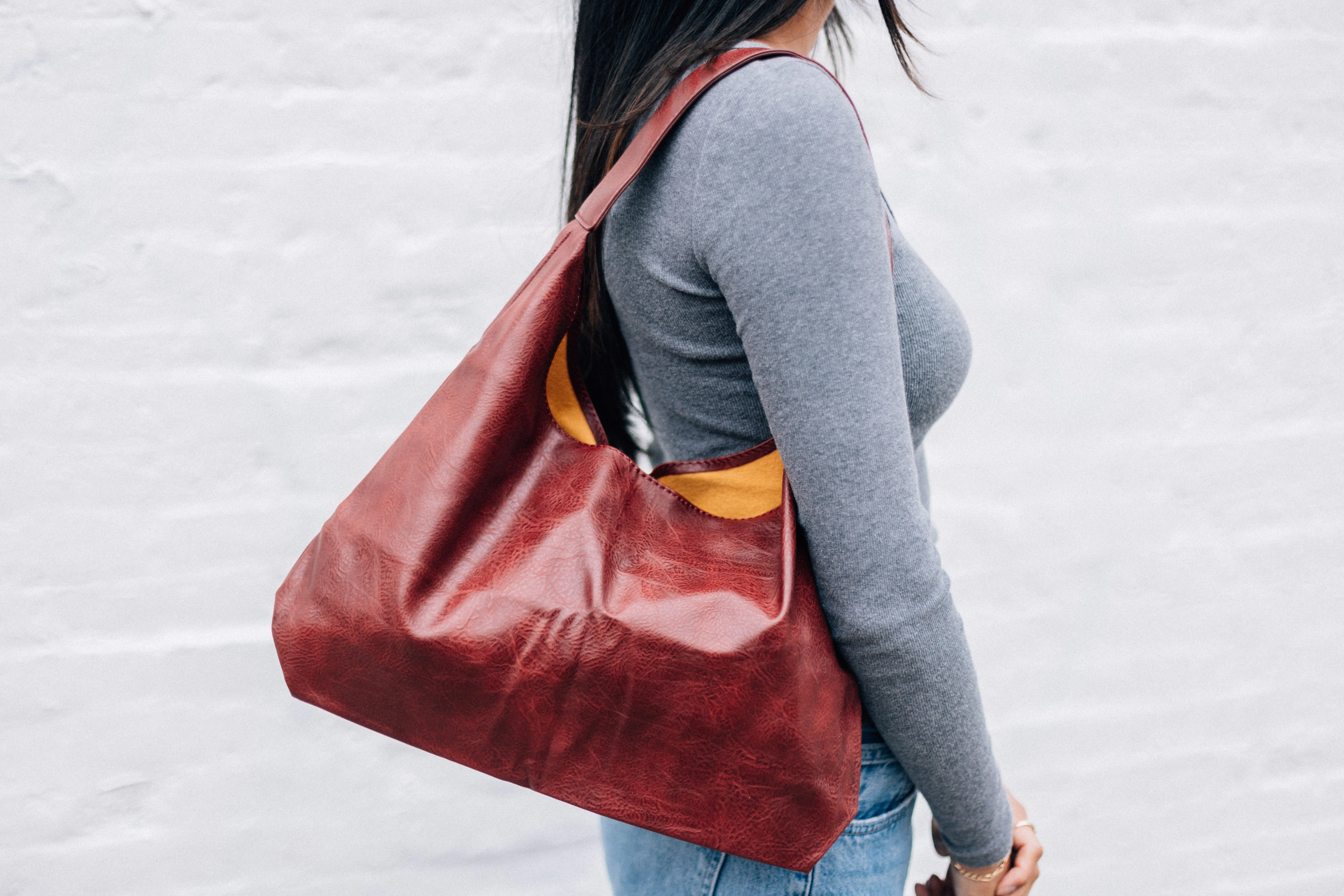 SOFT VEGAN RED HOBO