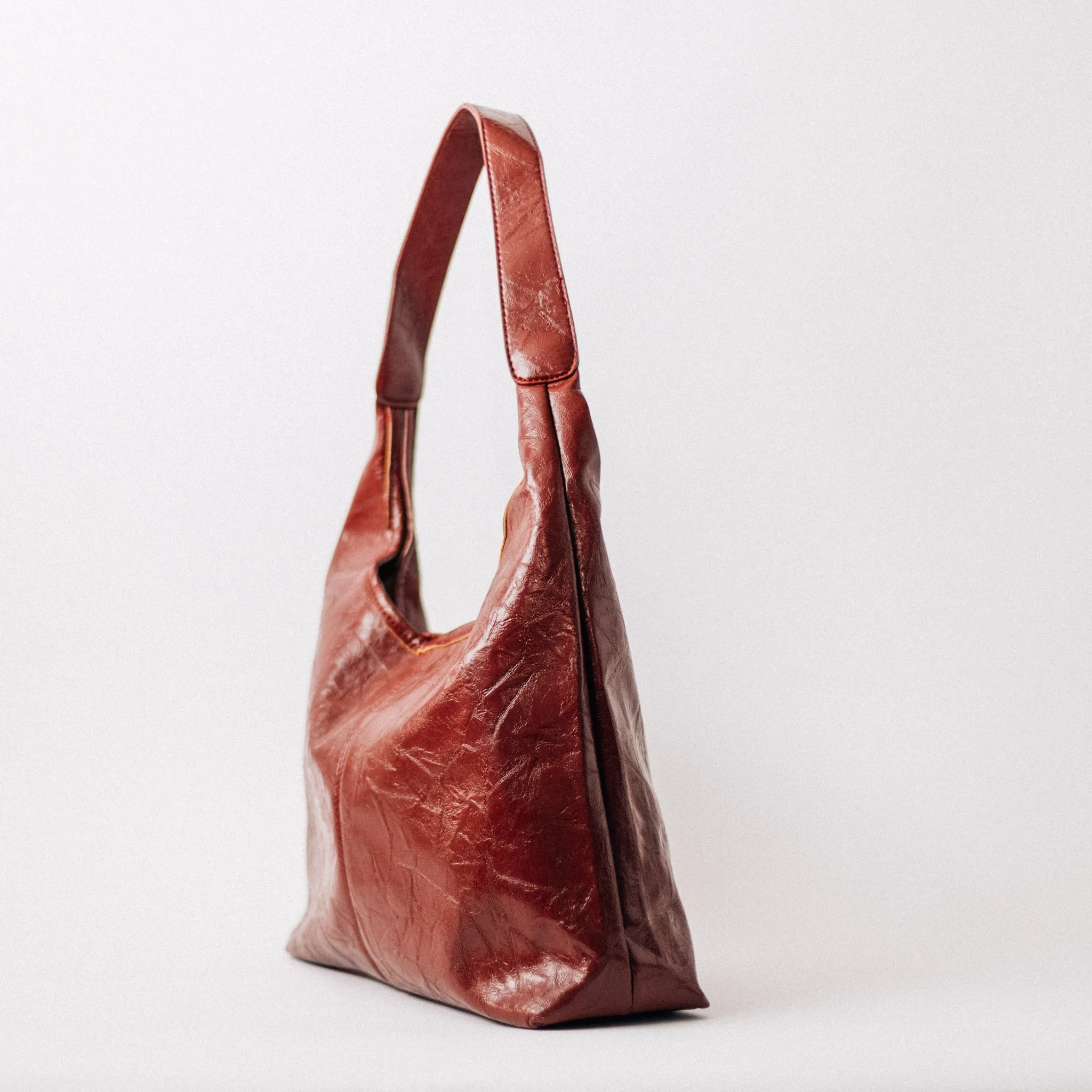 SOFT VEGAN RED HOBO