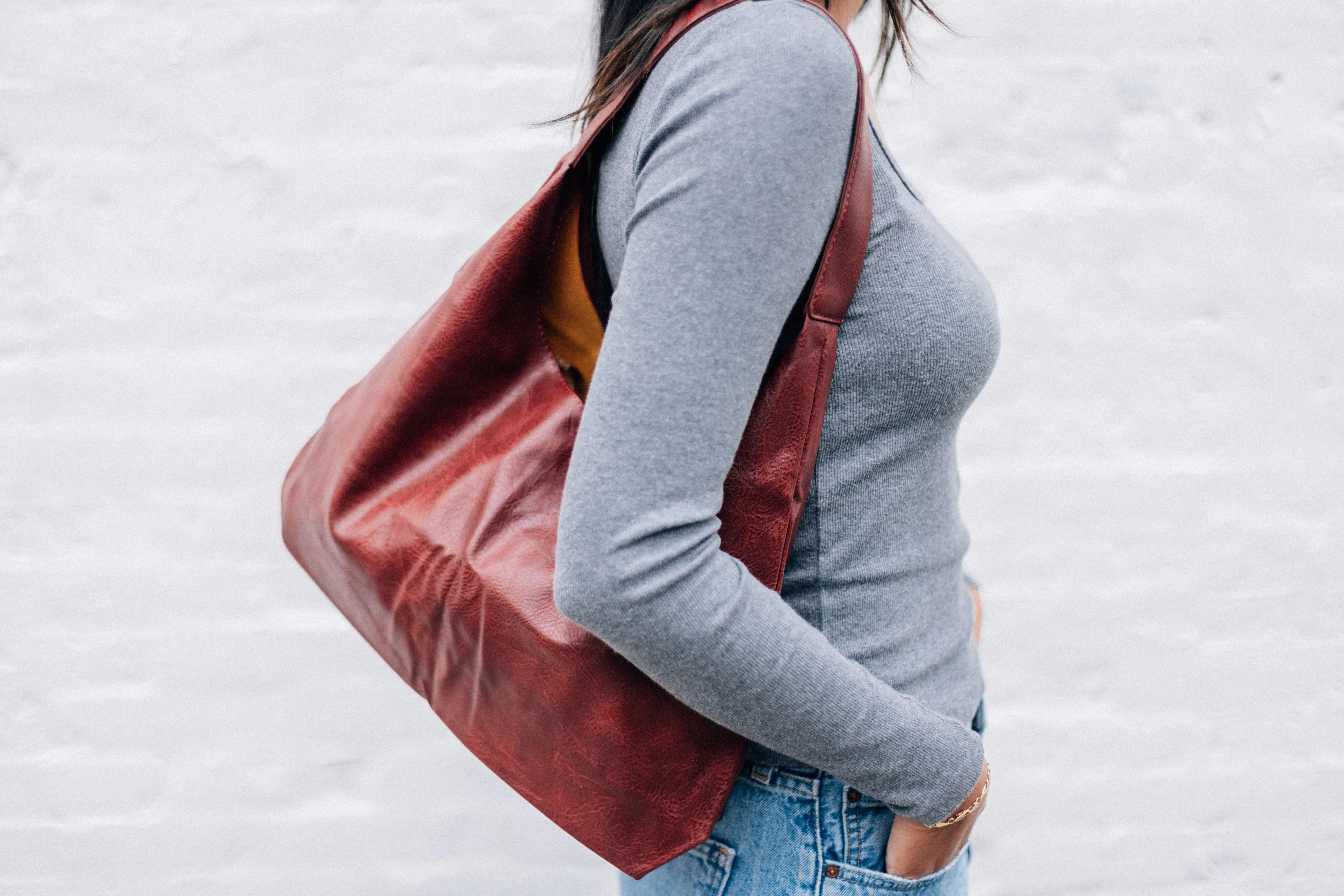 SOFT VEGAN RED HOBO